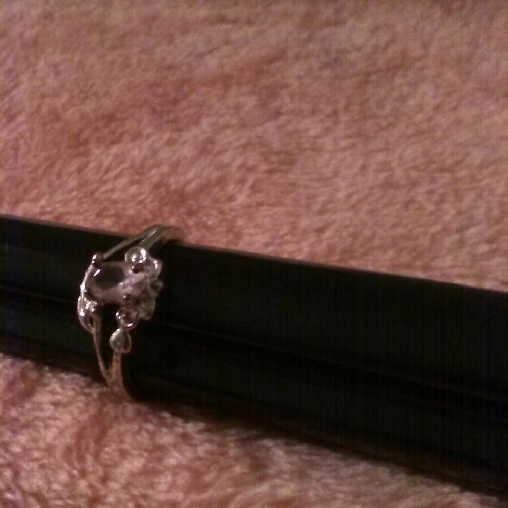 Ladies light pink oval CZ in a925 silver sz 6